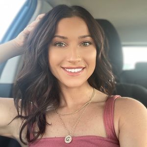 Meet your Posher, Fikreta